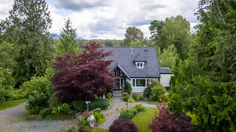 8561 BRADNER ROAD - photo 4 of 40