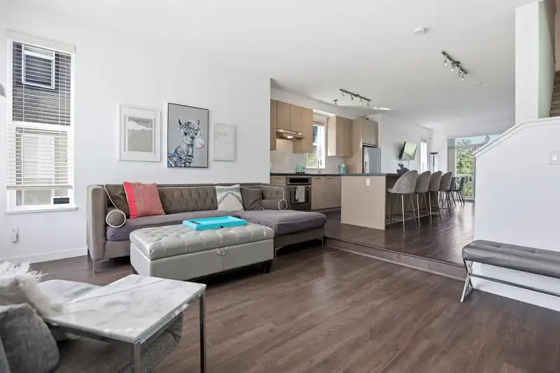 51 10489 DELSOM CRESCENT - photo 2 of 38