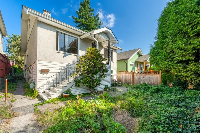 2641 E 7TH AVENUE - photo 2 of 21