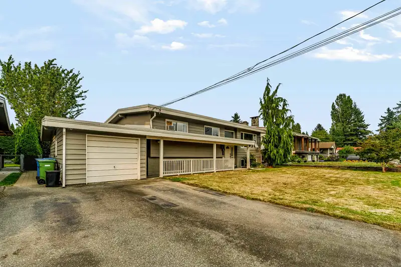 32137 DEBREEN CRESCENT - photo 2 of 40