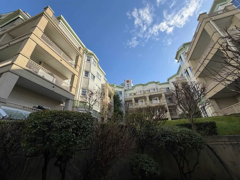 322 15268 105 AVENUE - photo 3 of 25