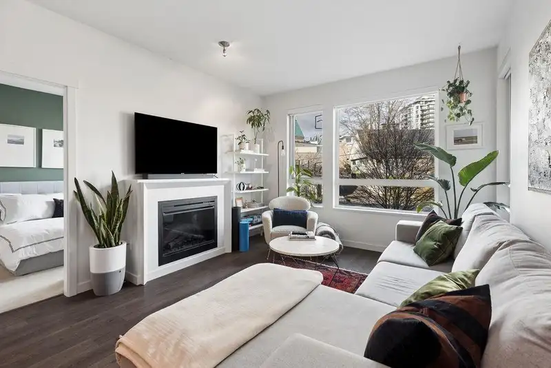 207 217 W 8TH STREET - photo 3 of 29