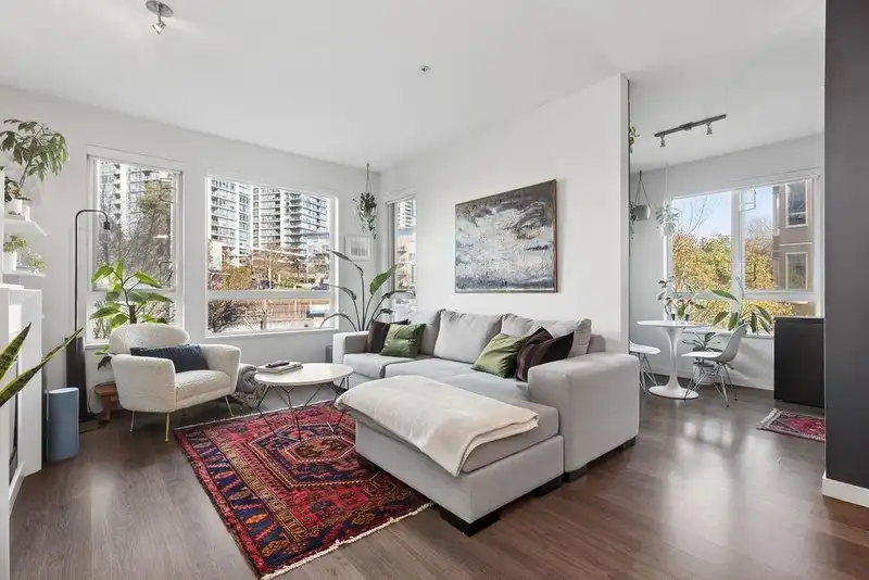 207 217 W 8TH STREET - photo 4 of 29