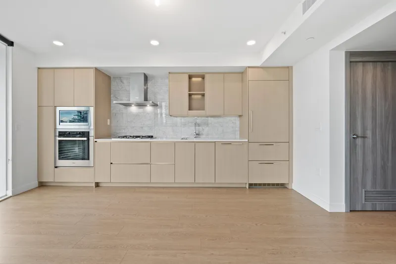 684 87 NELSON STREET - photo 3 of 25