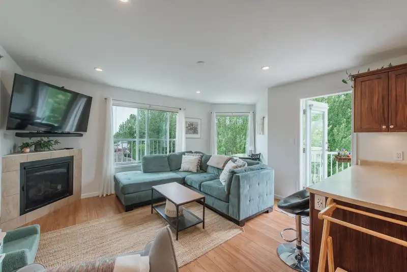 301 624 SHAW ROAD - photo 1 of 23