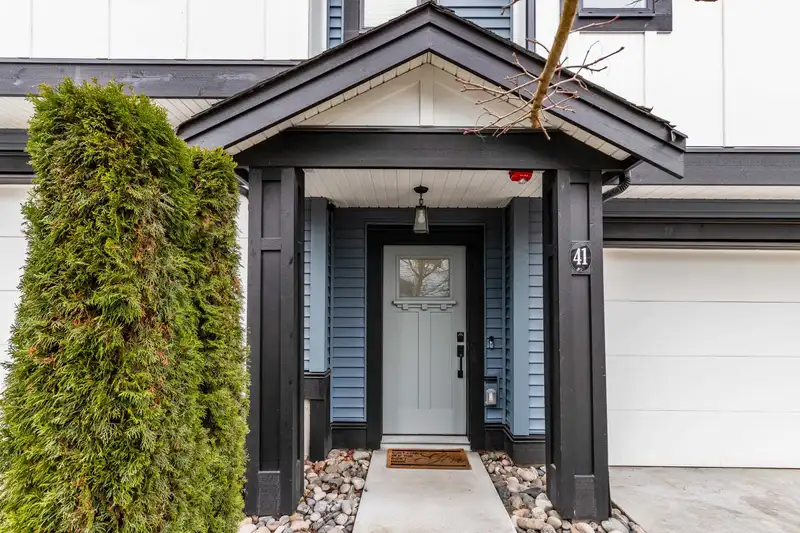 41 6897 201 STREET - photo 3 of 40