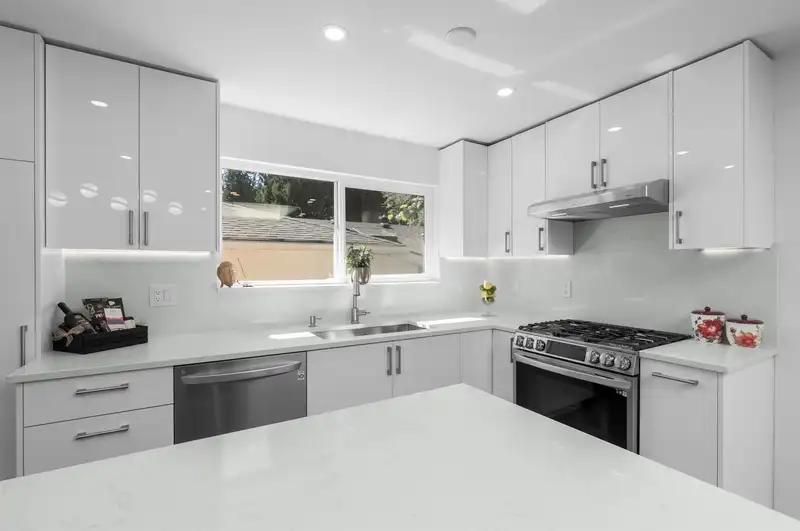 1286 WELLINGTON DRIVE - photo 3 of 33