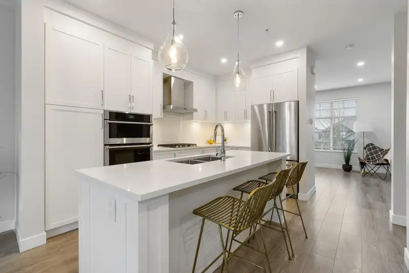 12 20261 72B AVENUE - photo 2 of 27