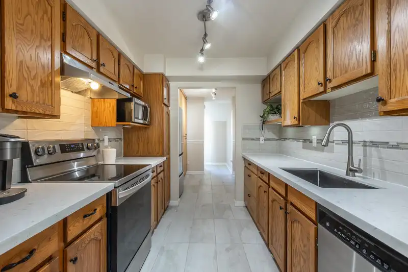 130 13725 72A AVENUE - photo 4 of 39
