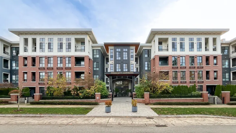 313 15138 34 AVENUE - photo 1 of 17