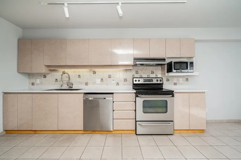 1501 555 AUSTIN AVENUE - photo 4 of 25