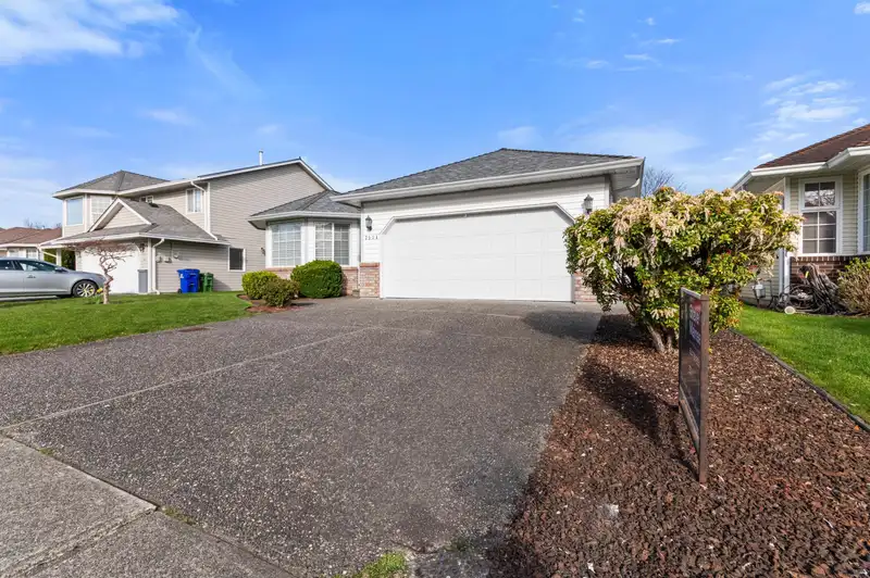 7534 GARNET DRIVE - photo 3 of 30