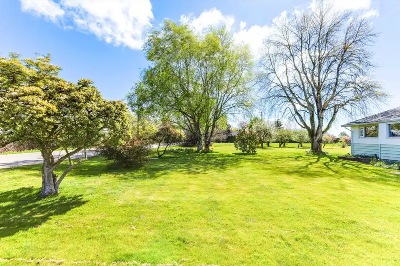 2584 WESTHAM ISLAND ROAD - photo 4 of 39