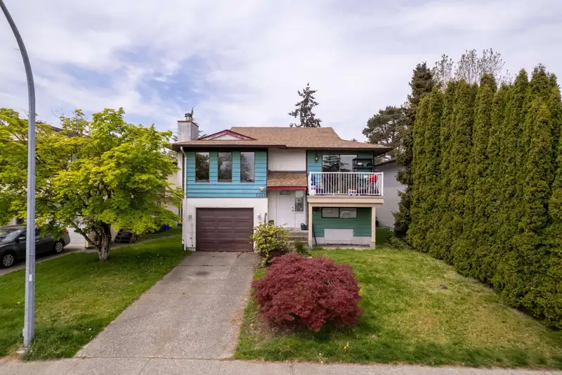 2245 WILLOUGHBY WAY - photo 1 of 27