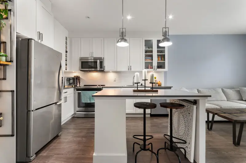 408 16396 64 AVENUE - photo 2 of 25