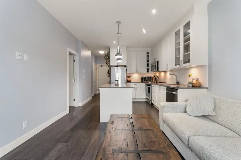 408 16396 64 AVENUE - photo 4 of 25