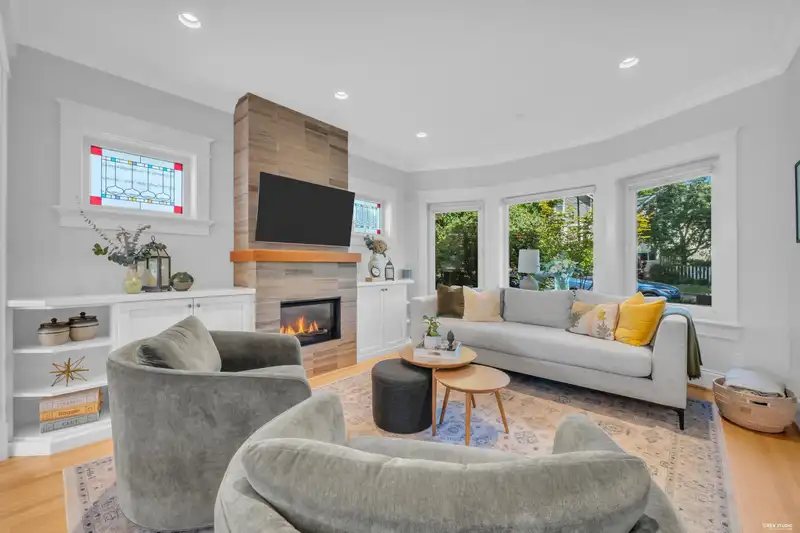 4581 JAMES STREET - photo 4 of 40