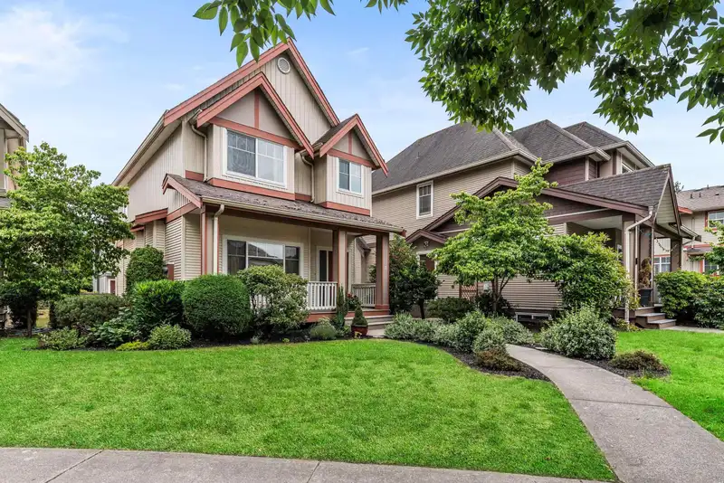 3 45450 SHAWNIGAN CRESCENT - photo 1 of 40