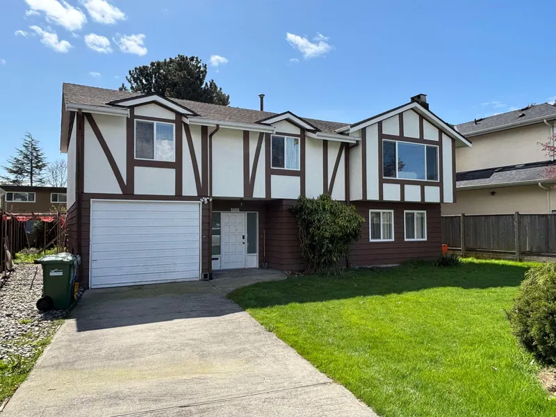 6551 AZURE ROAD - photo 1 of 14