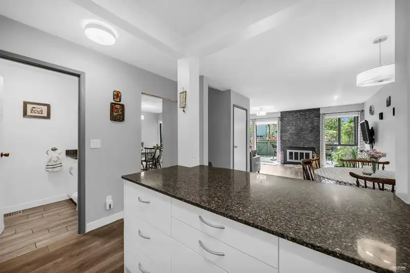 16 225 W 14TH STREET - photo 4 of 34