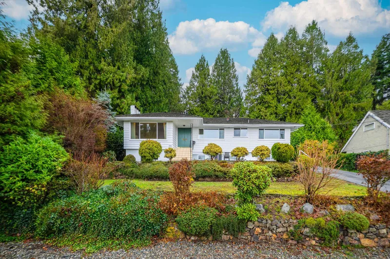 1895 ROSEBERY AVENUE - photo 2 of 25