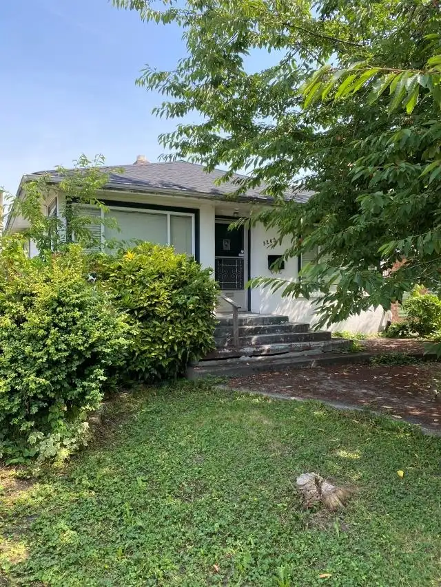3205 GRANT STREET - photo 1 of 4