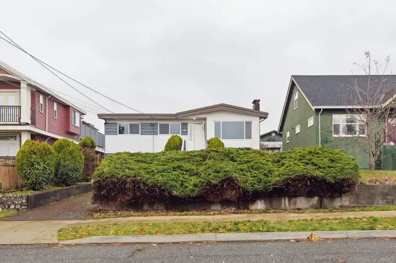 2113 NINTH AVENUE - photo 1 of 18