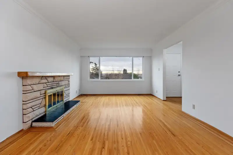 2113 NINTH AVENUE - photo 2 of 18