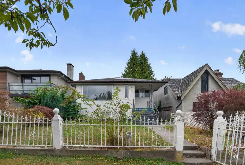 2528 E 24TH AVENUE - photo 1 of 18