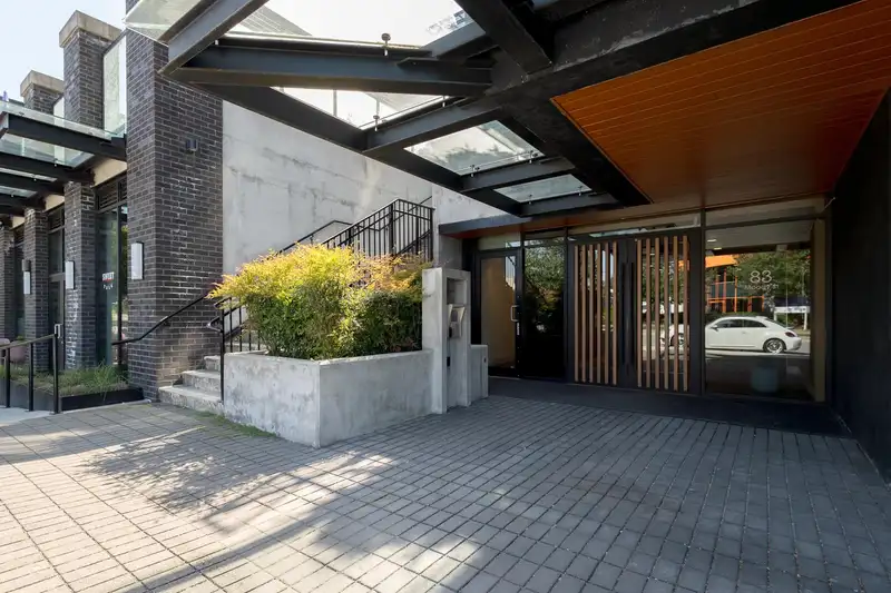 505 83 MOODY STREET - photo 3 of 24