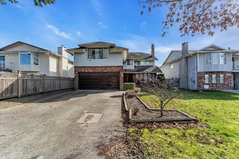 7688 124 STREET - photo 1 of 10