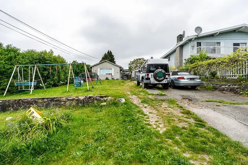 2233 EDINBURGH STREET - photo 1 of 39