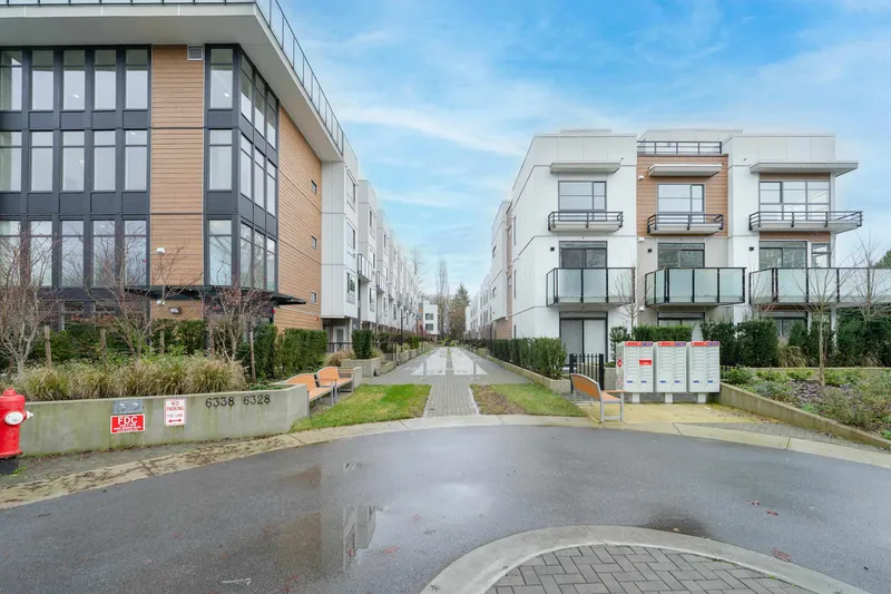 31 6328 KING GEORGE BOULEVARD - photo 1 of 8