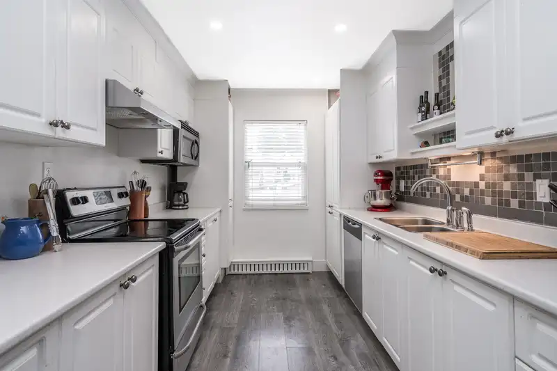 17 33293 E BOURQUIN CRESCENT - photo 4 of 34