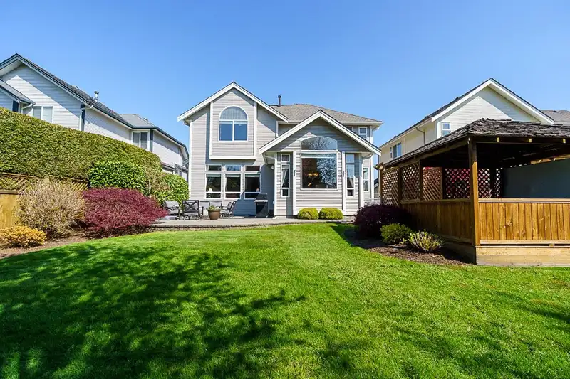 14518 58 AVENUE - photo 4 of 38