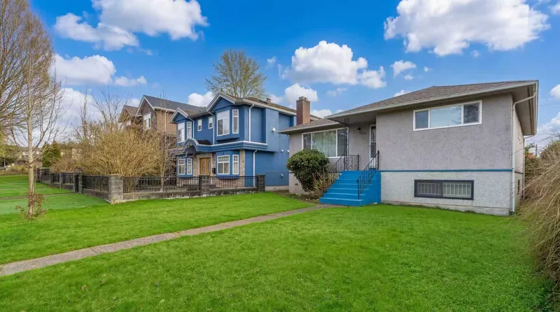 2630 E 1ST AVENUE - photo 2 of 22