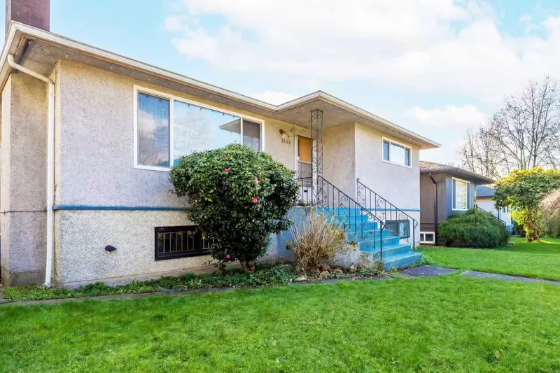 2630 E 1ST AVENUE - photo 3 of 22