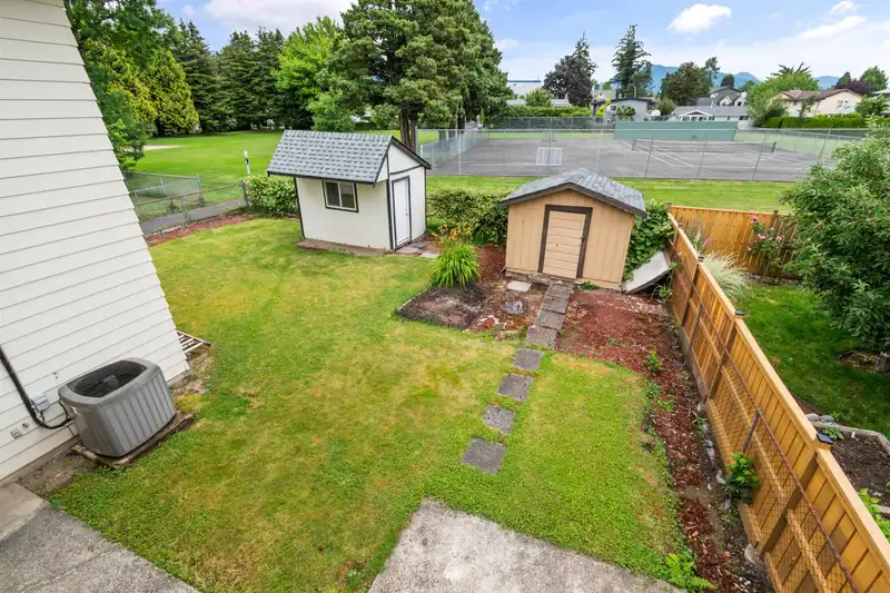 45279 LENORA CRESCENT - photo 4 of 33