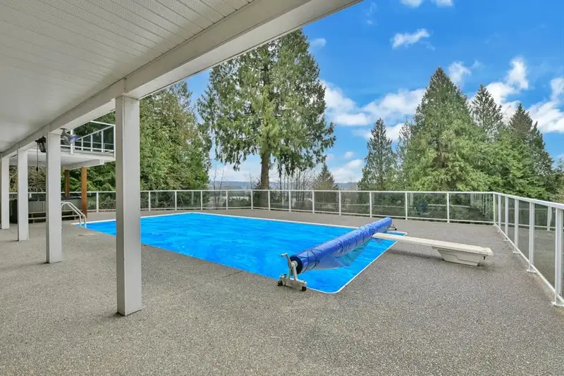 26161 LOUGHEED HIGHWAY - photo 2 of 39