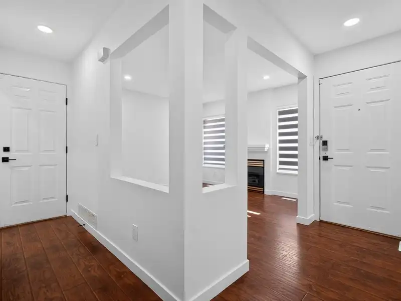 10 3088 AIREY DRIVE - photo 2 of 31