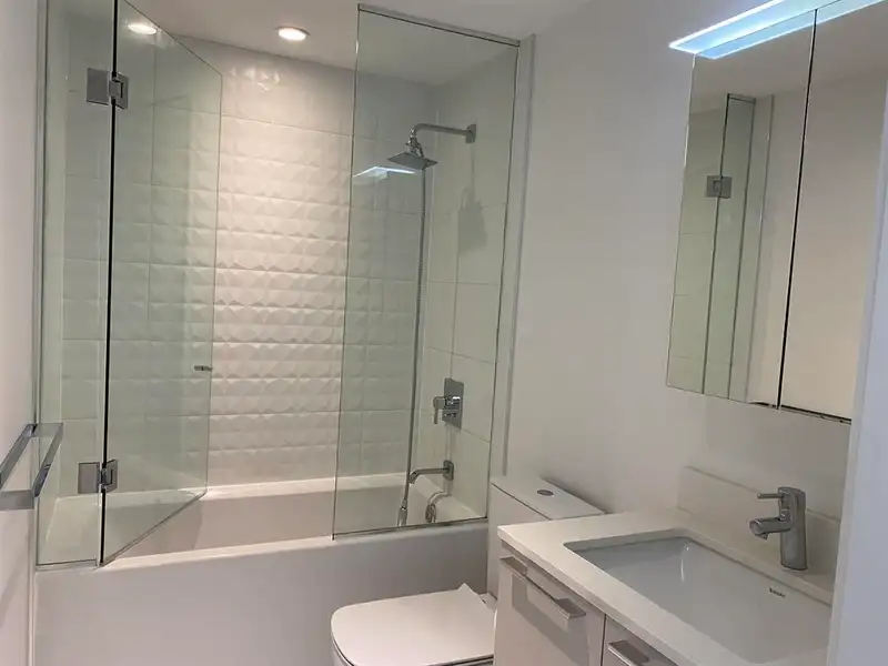310 2220 KINGSWAY - photo 4 of 5
