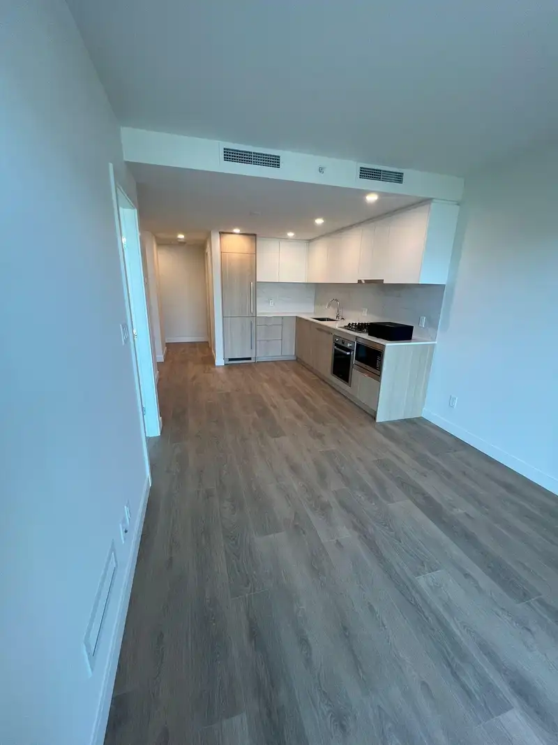 2601 318 ALDERSON AVENUE - photo 3 of 10