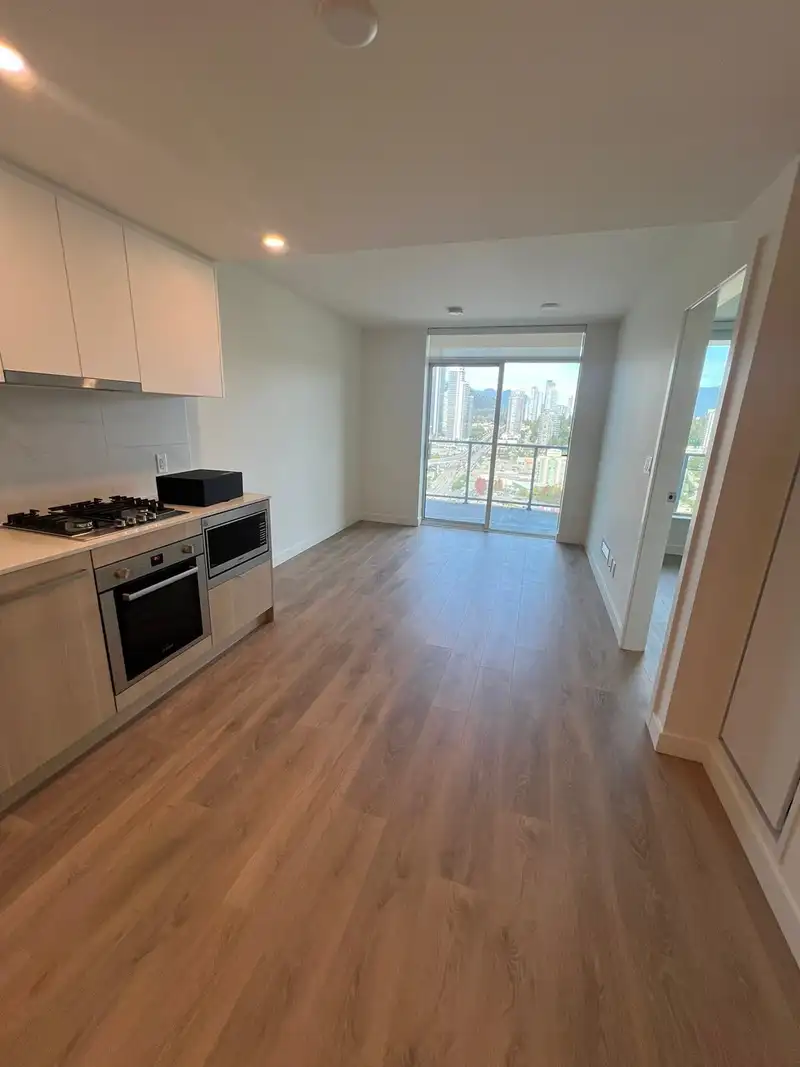 2601 318 ALDERSON AVENUE - photo 4 of 10