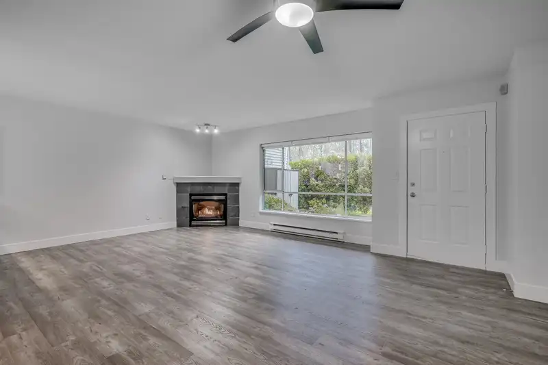 6 13660 84 AVENUE - photo 1 of 27