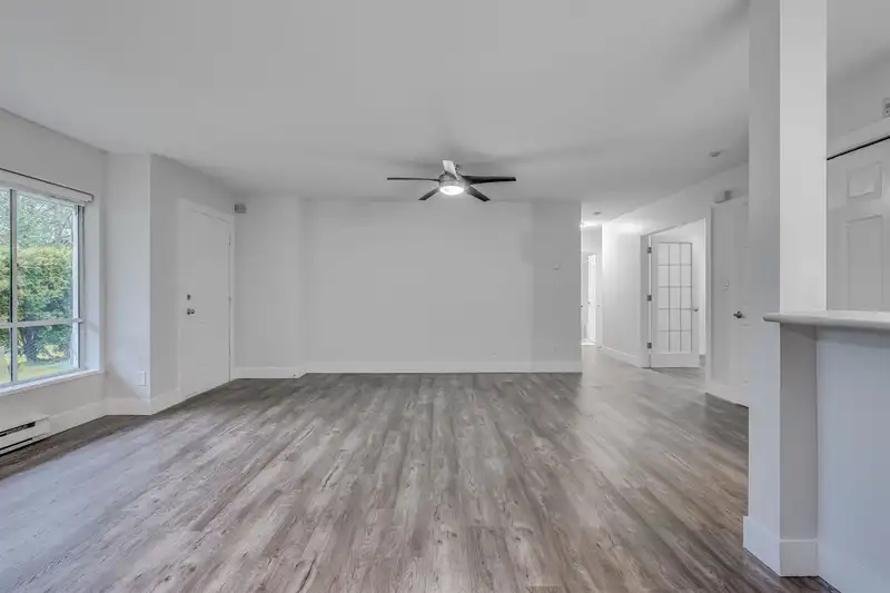 6 13660 84 AVENUE - photo 3 of 27
