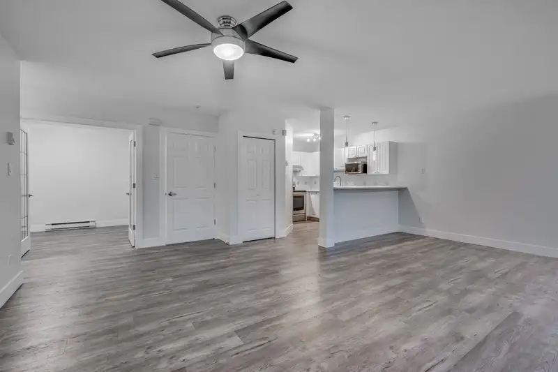 6 13660 84 AVENUE - photo 4 of 27