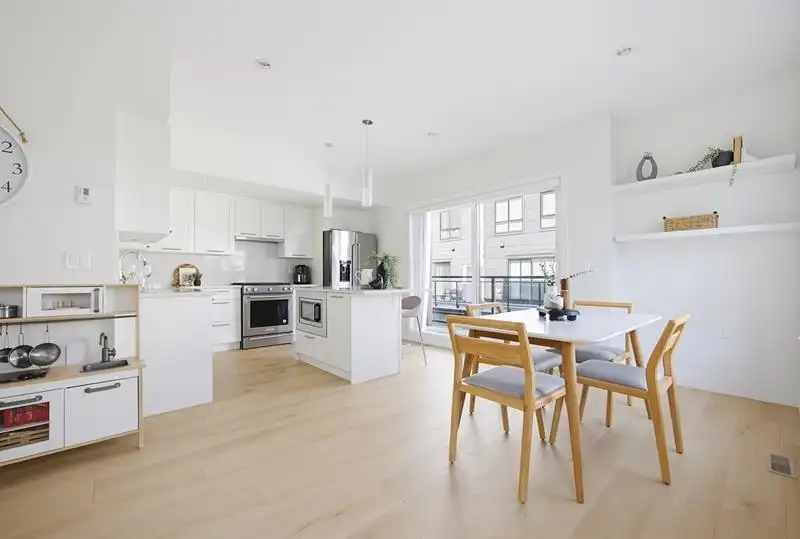 190 2277 OAK MEADOWS DRIVE - photo 4 of 40