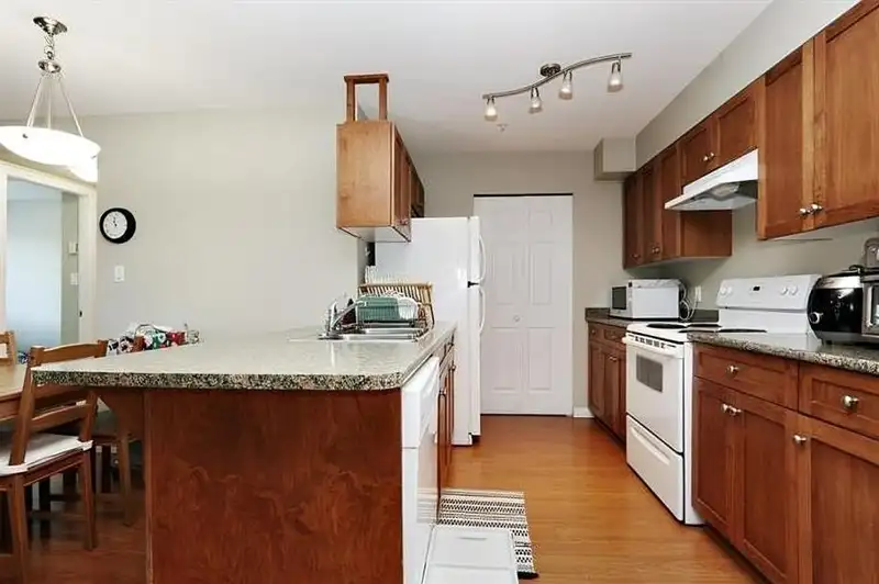 305 33960 OLD YALE ROAD - photo 4 of 7