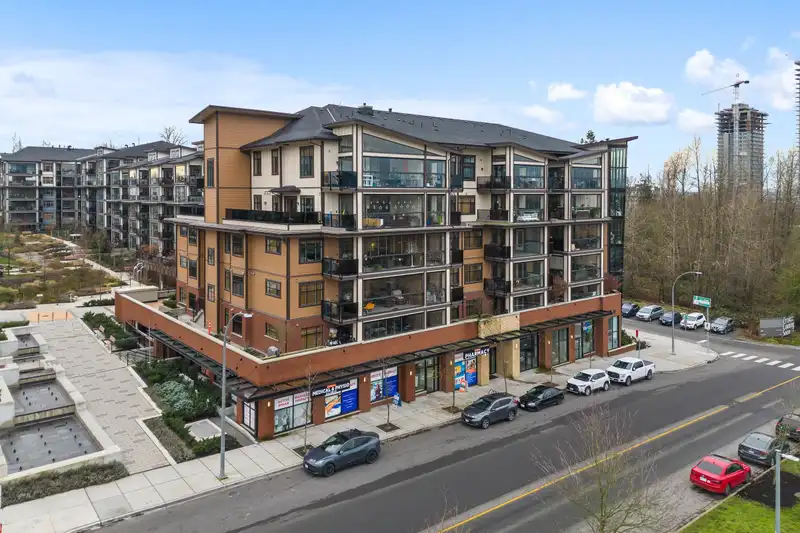 401 20290 86 AVENUE - photo 1 of 32