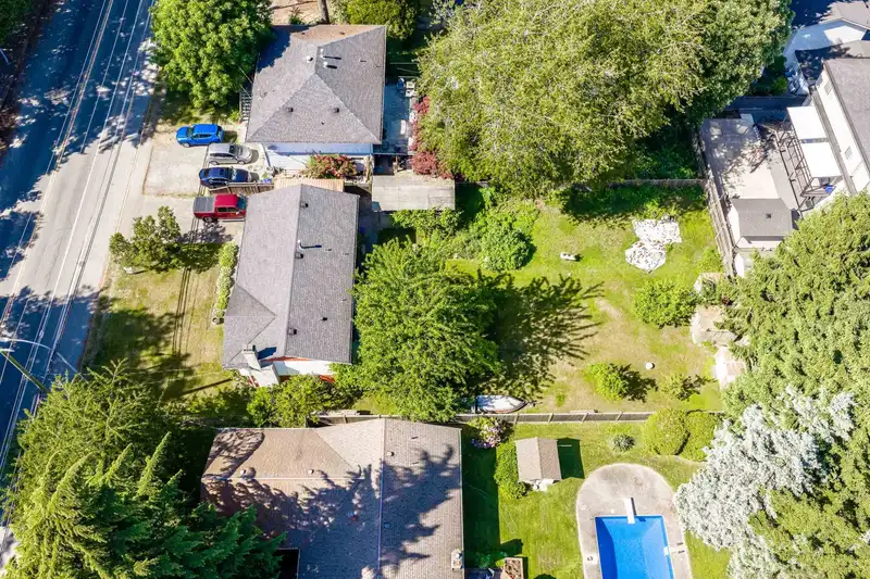 7342 140 STREET - photo 3 of 19